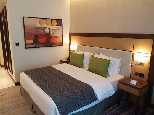 Golden Tulip Media Hotel