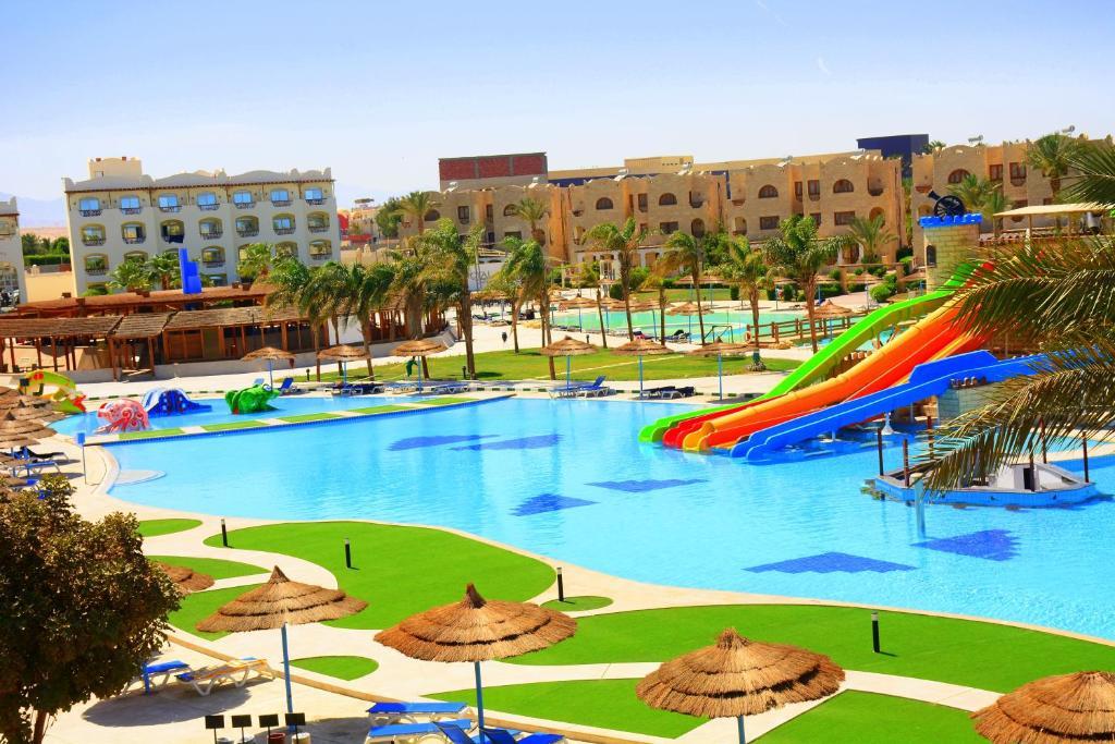 Royal Lagoons Resort