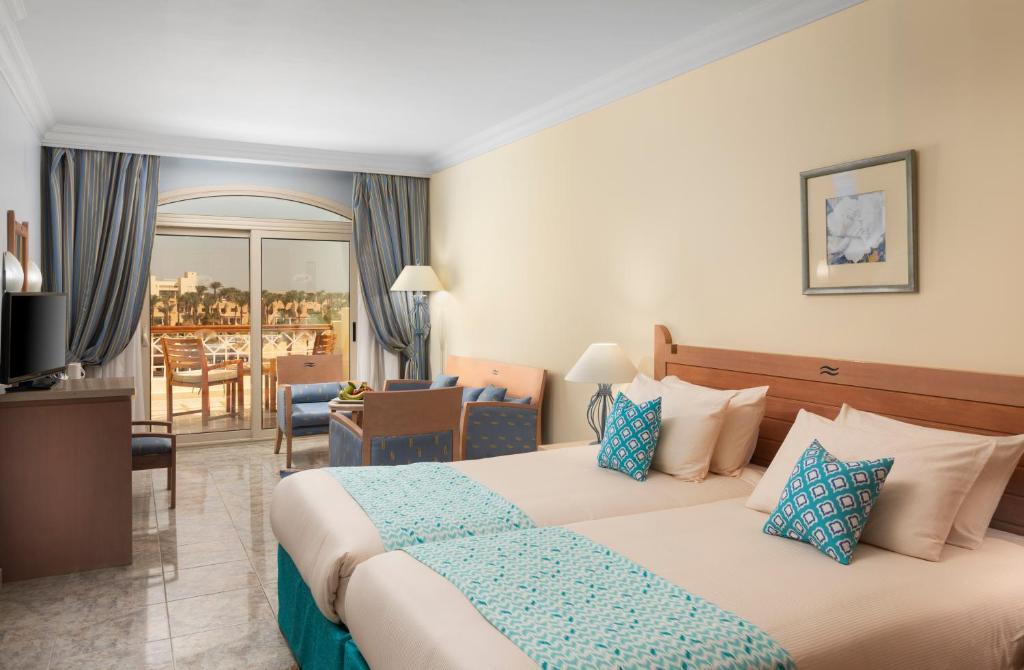 Royal Lagoons Resort