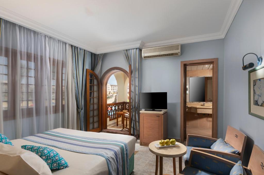 Royal Lagoons Resort