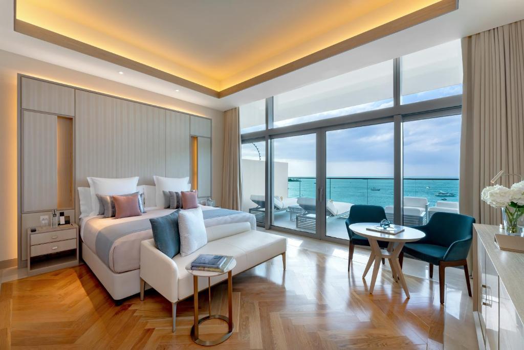 FIVE Luxe