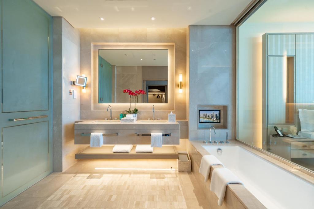 FIVE Luxe