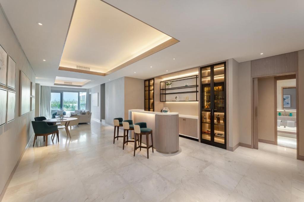 FIVE Luxe