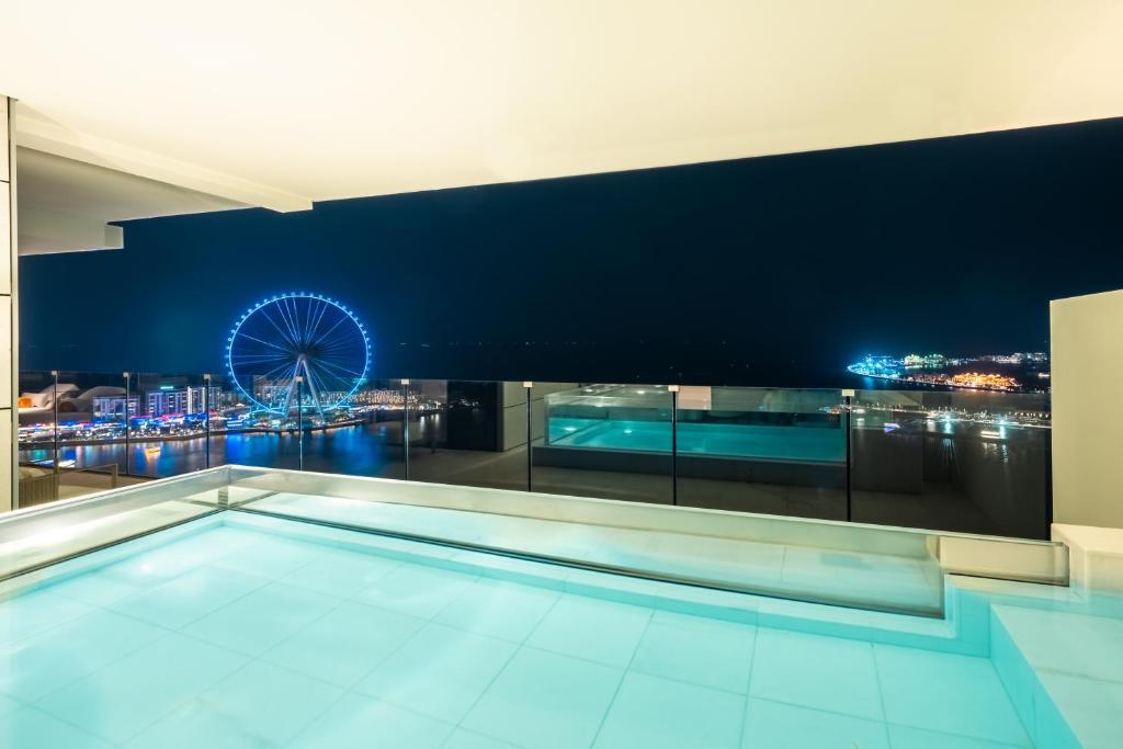 FIVE Luxe