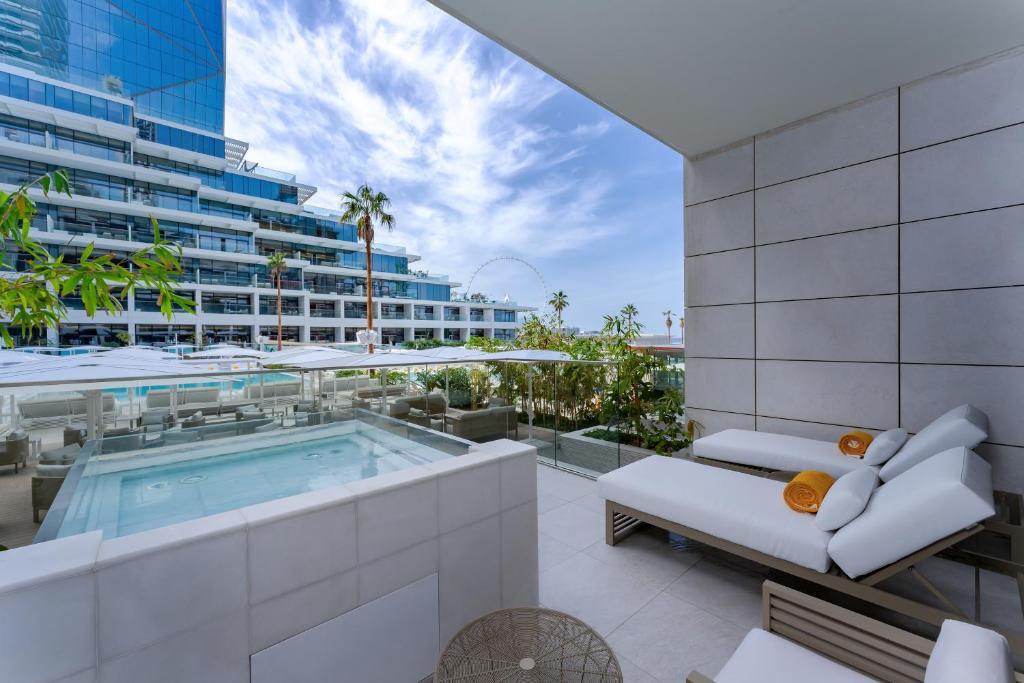 FIVE Luxe