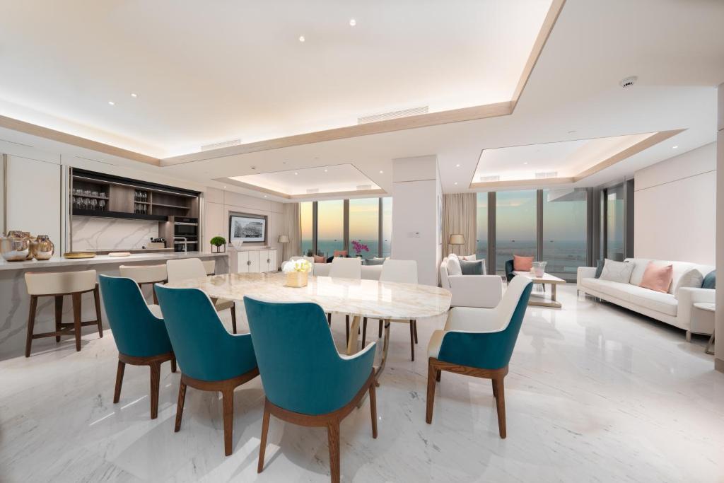 FIVE Luxe