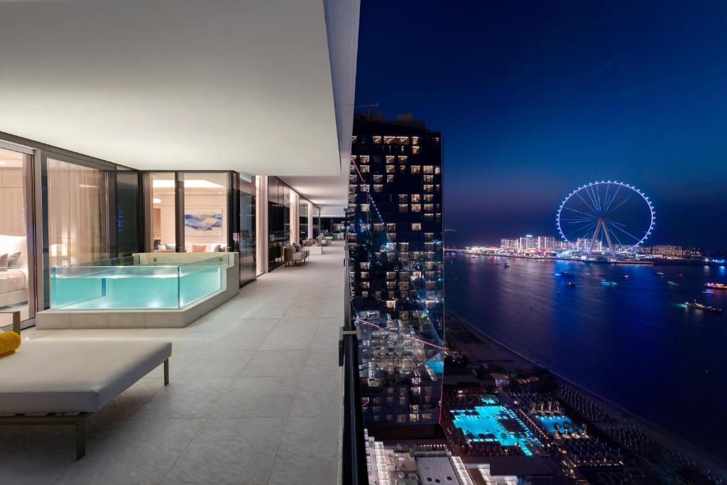 FIVE Luxe
