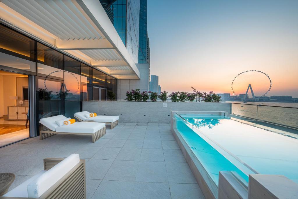 FIVE Luxe