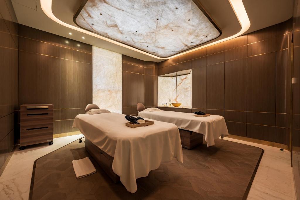 FIVE Luxe