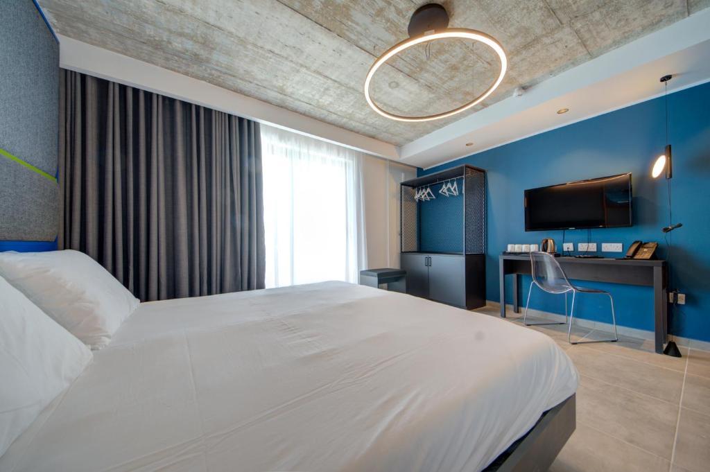 IKYK Hotel