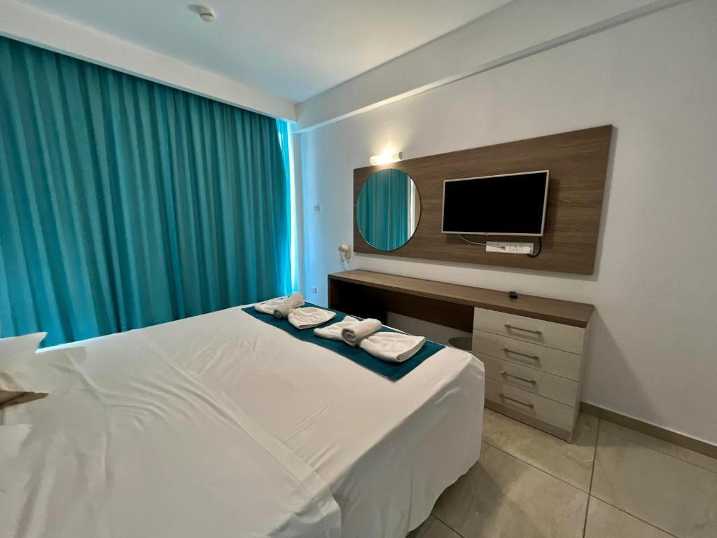 Sunny Blue Hotel