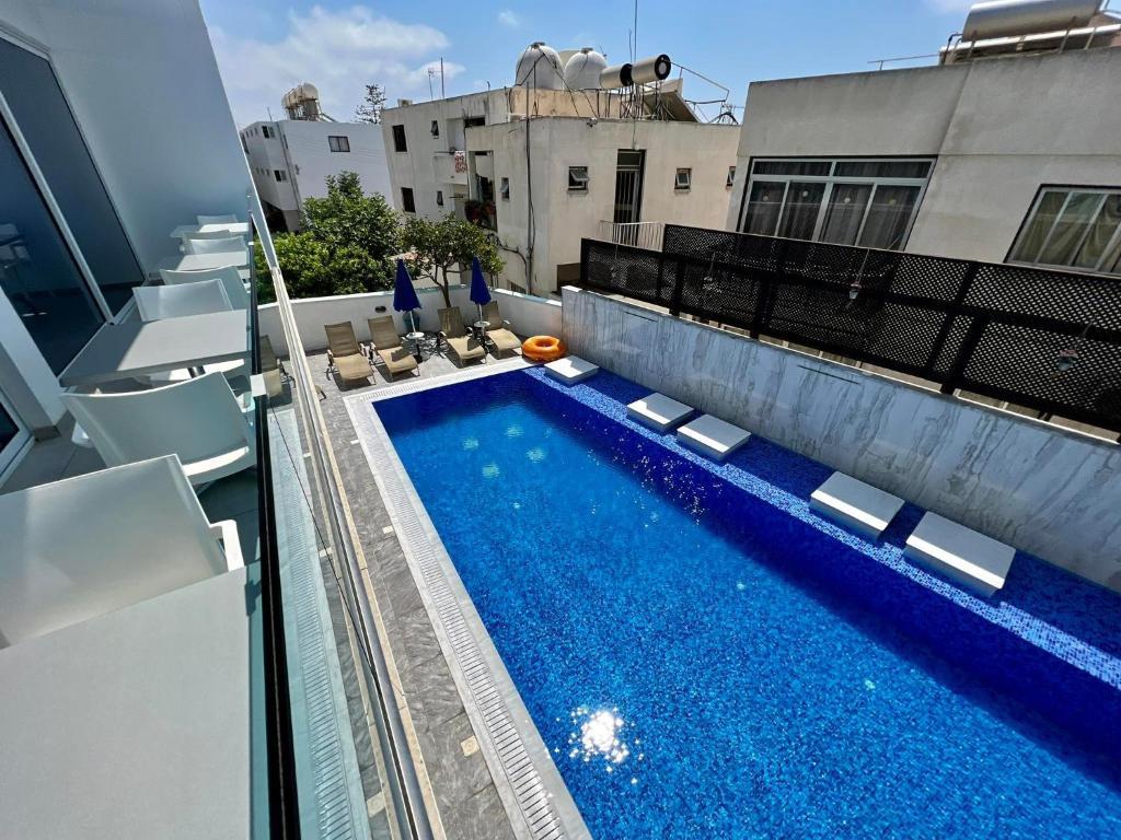 Sunny Blue Hotel