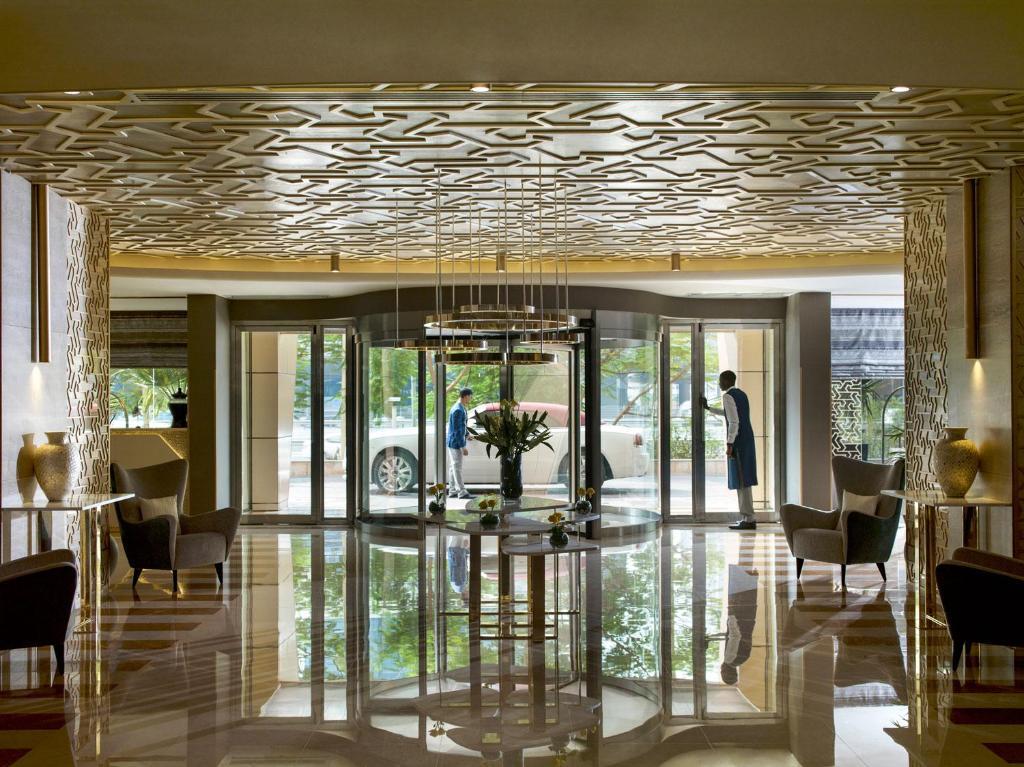 Two Seasons Hotel