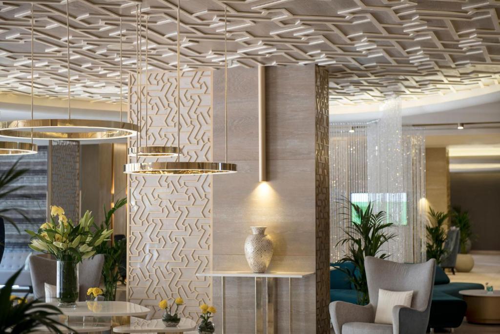 Two Seasons Hotel
