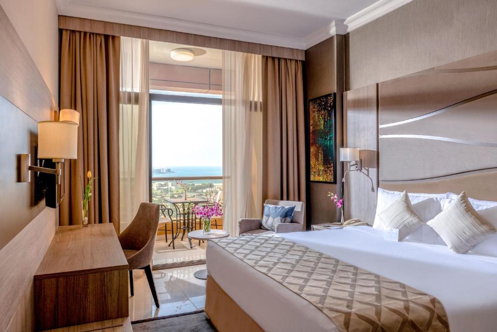 Two Seasons Hotel