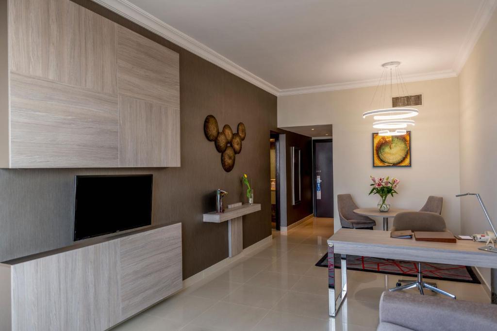 Two Seasons Hotel