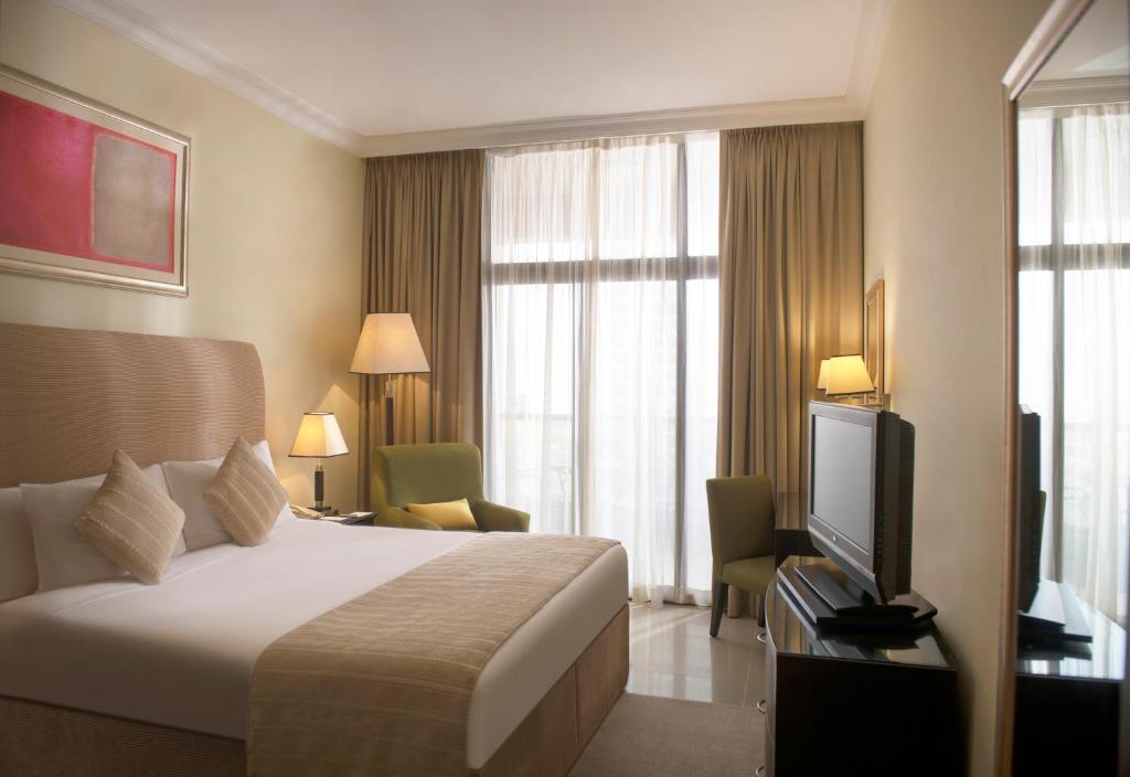 Two Seasons Hotel