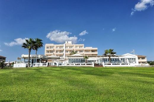 Pierre Anne Beach Hotel