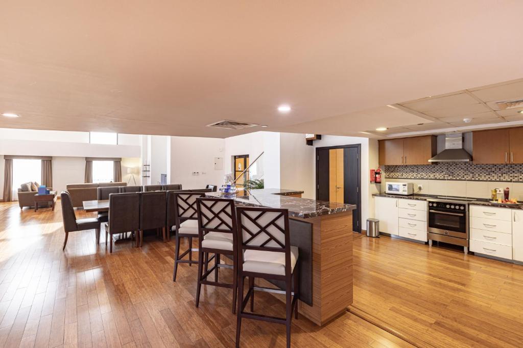 Roda Amwaj Suites