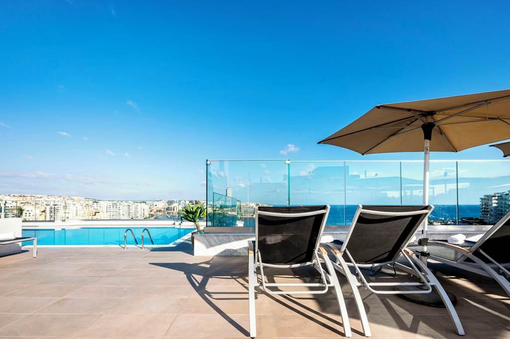 Plaza Regency Hotel (Suites)