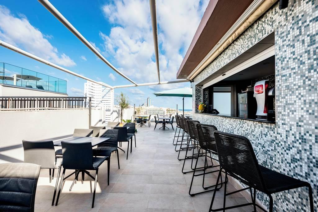 Plaza Regency Hotel (Suites)