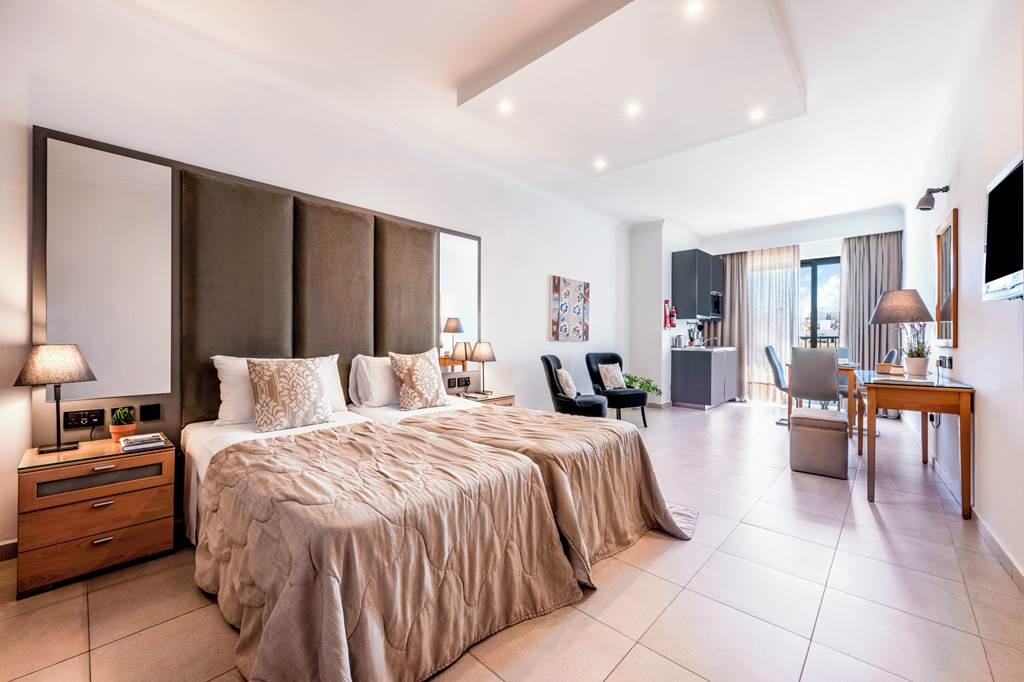 Plaza Regency Hotel (Suites)