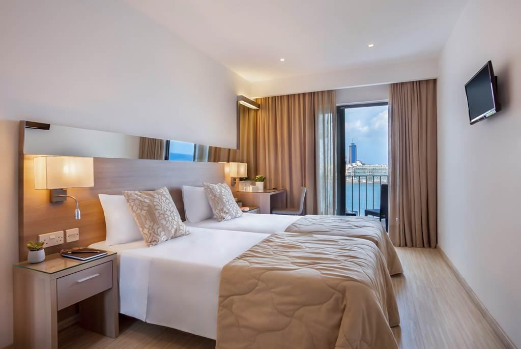 Plaza Regency Hotel (Suites)