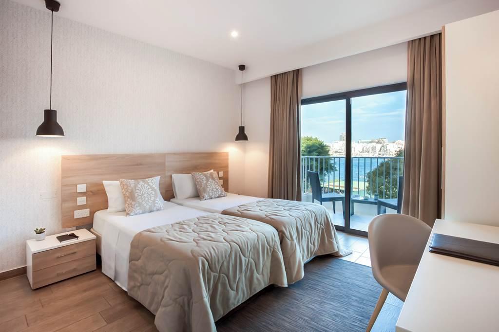 Plaza Regency Hotel (Suites)