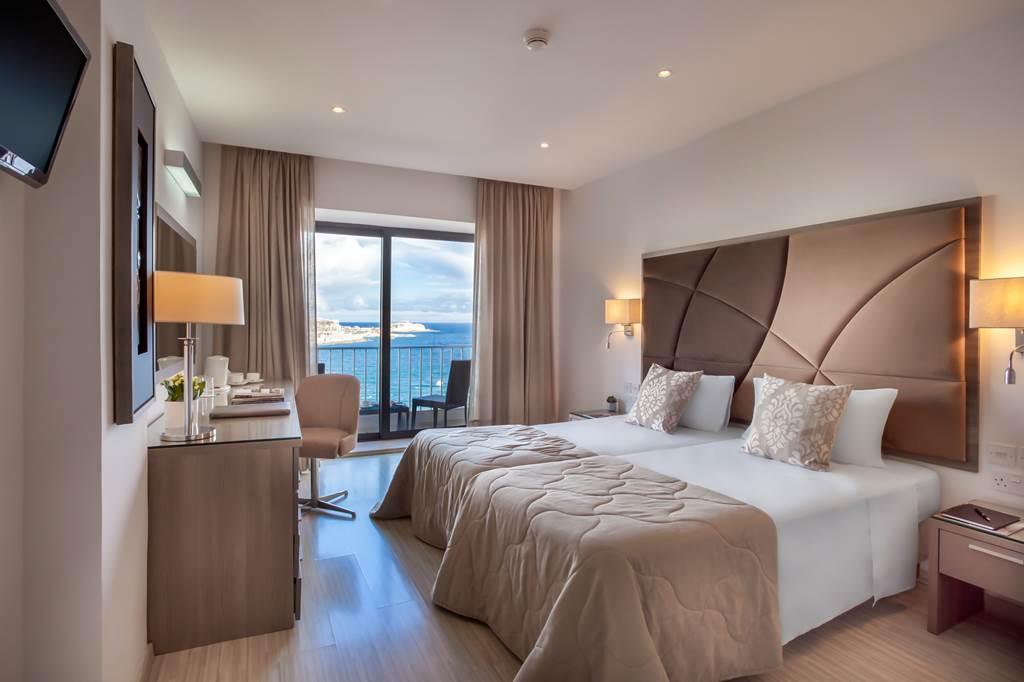 Plaza Regency Hotel (Suites)