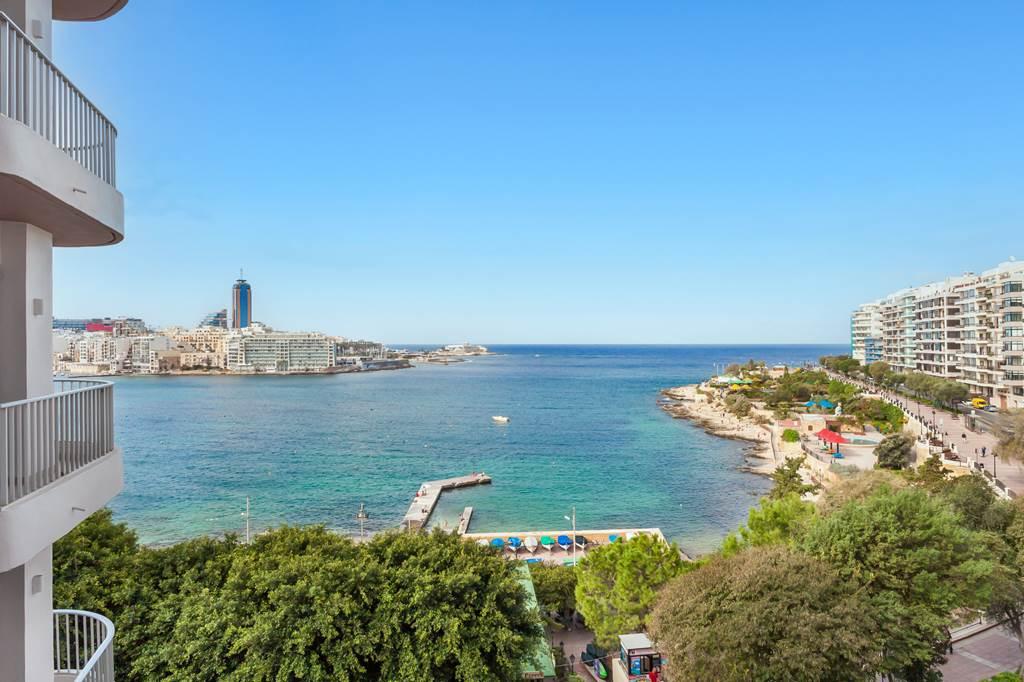 Plaza Regency Hotel (Suites)