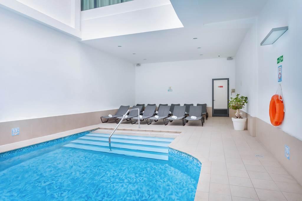 Plaza Regency Hotel (Suites)