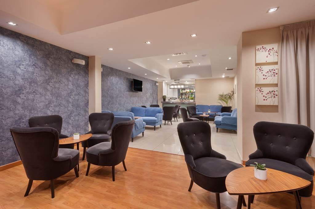 Plaza Regency Hotel (Suites)
