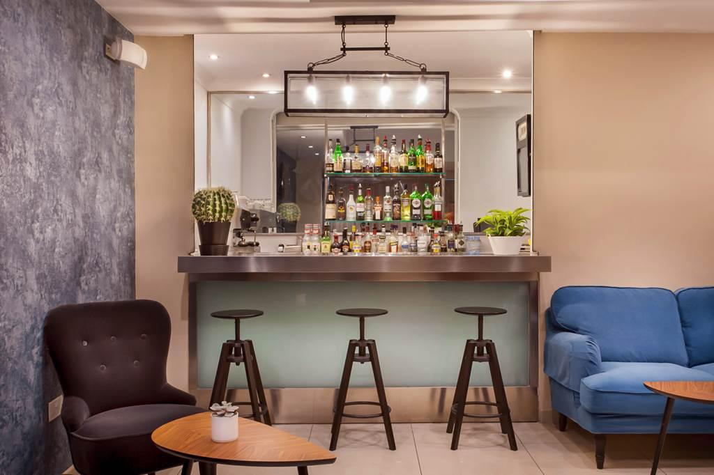 Plaza Regency Hotel (Suites)