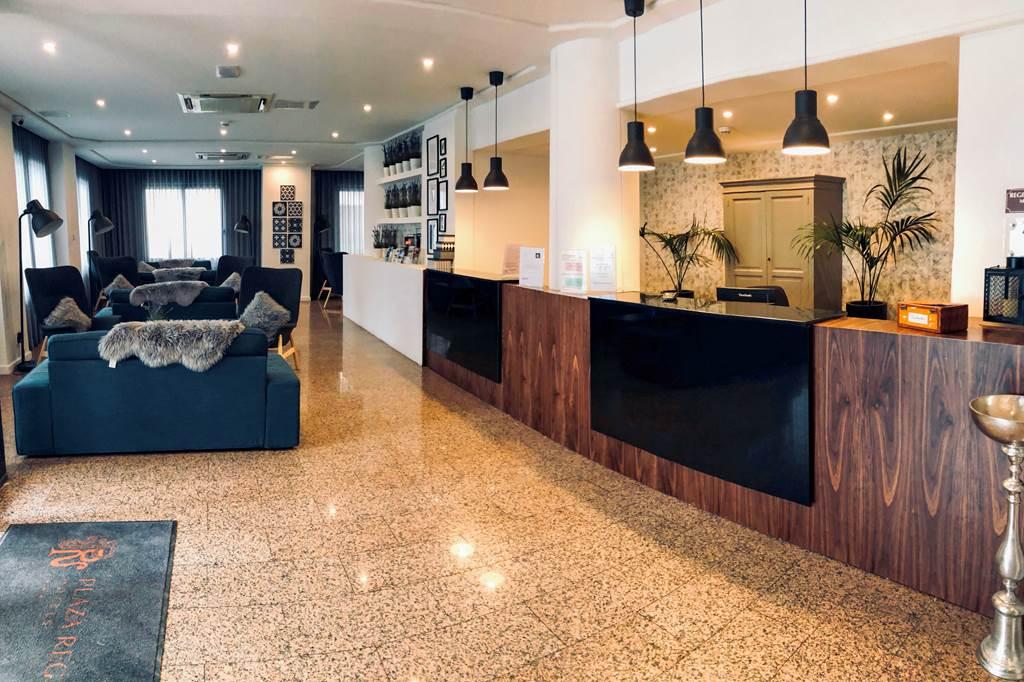 Plaza Regency Hotel (Suites)
