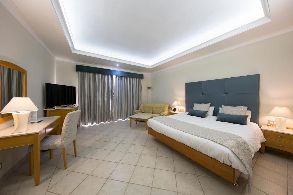 Paradise Bay Resort