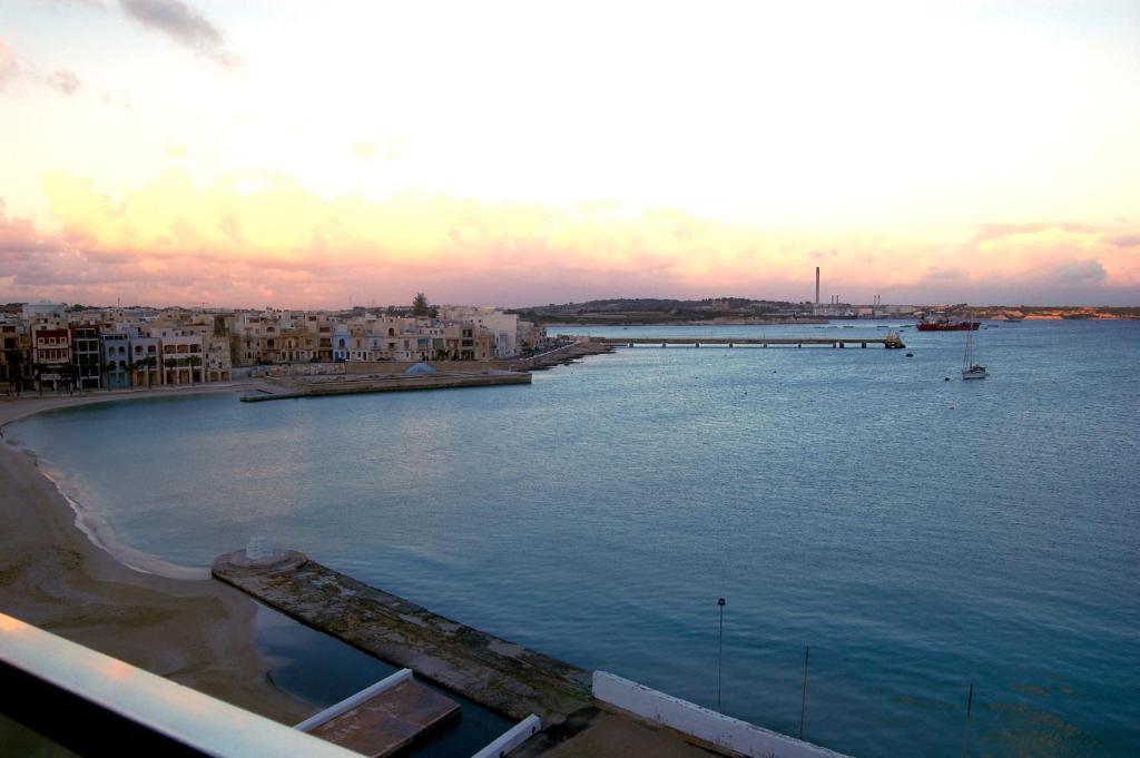 Water's Edge Hotel