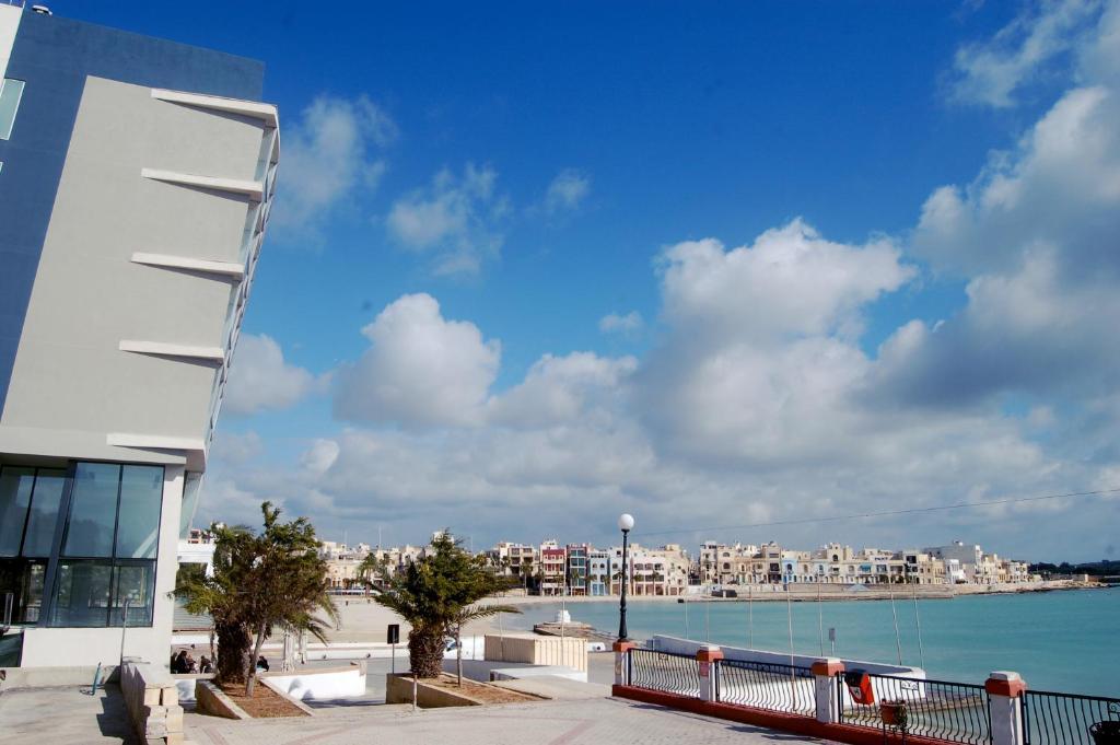 Water's Edge Hotel