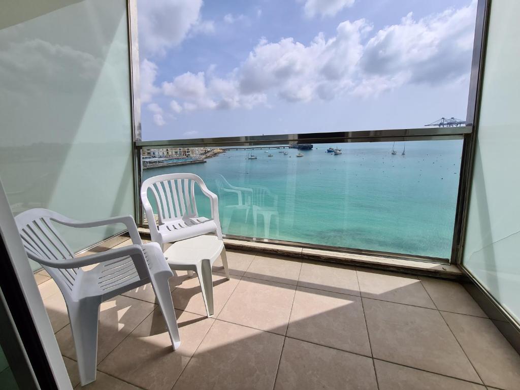 Water's Edge Hotel