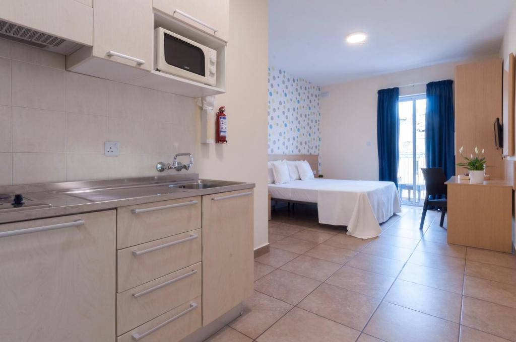 BluBay Apartments By ST Hotels