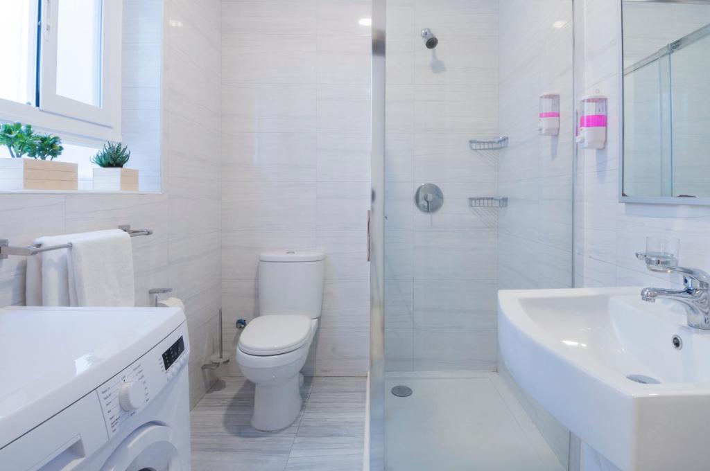 BluBay Apartments By ST Hotels