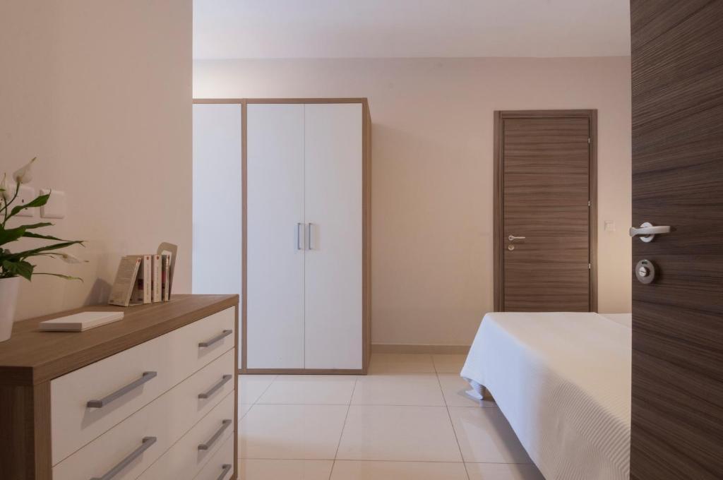 BluBay Apartments By ST Hotels