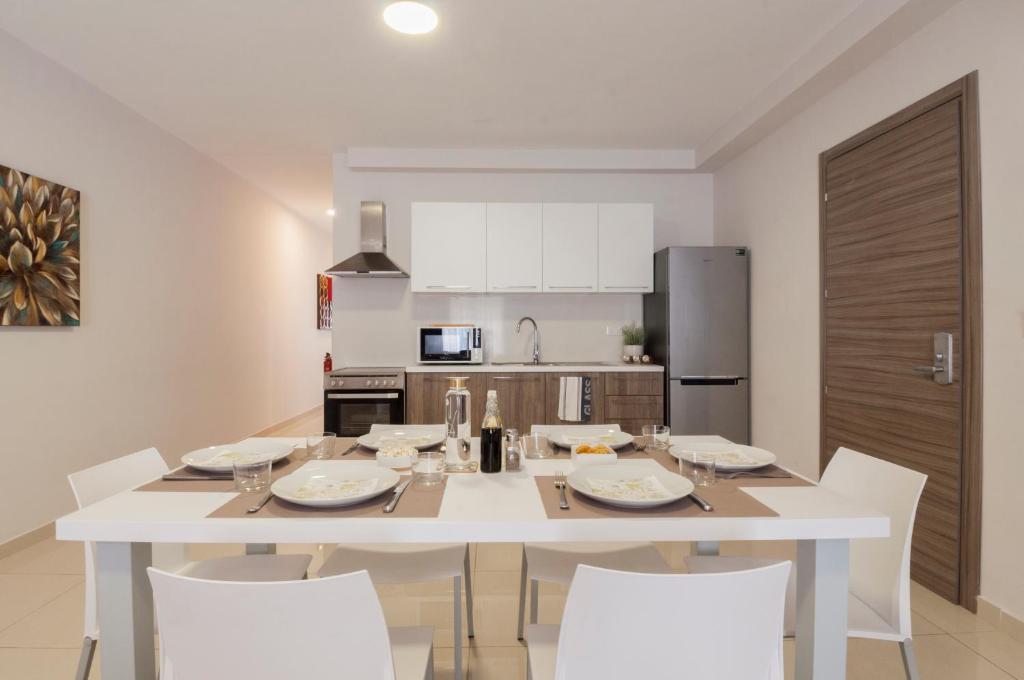 BluBay Apartments By ST Hotels