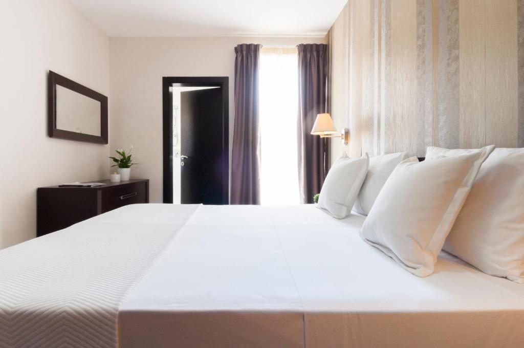 BluBay Apartments By ST Hotels