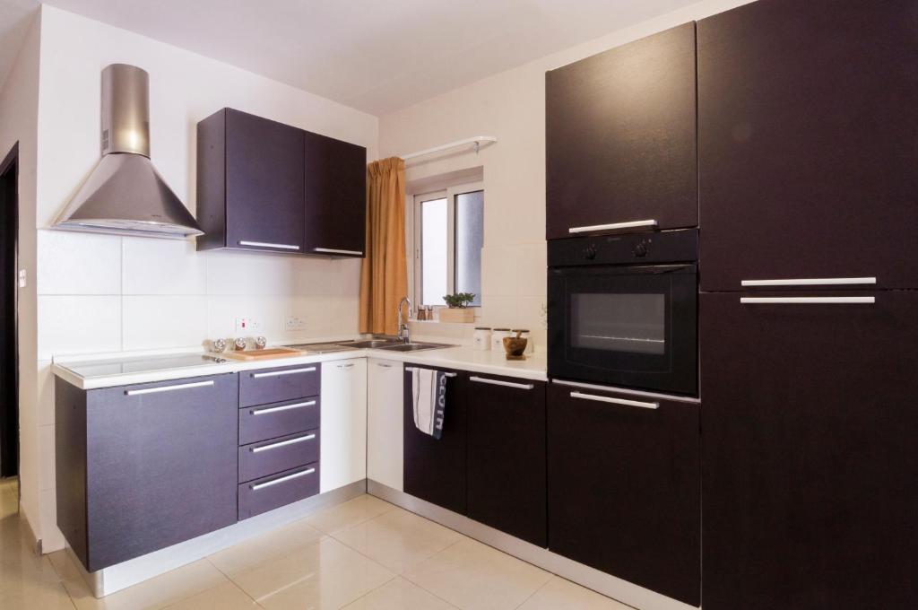 BluBay Apartments By ST Hotels