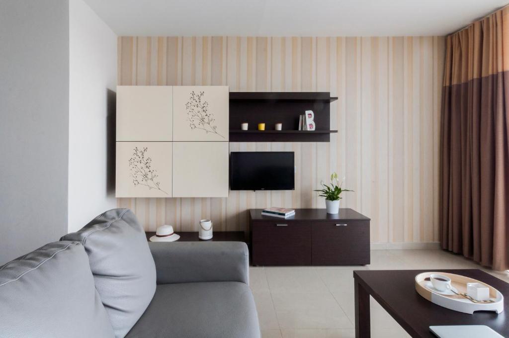 BluBay Apartments By ST Hotels