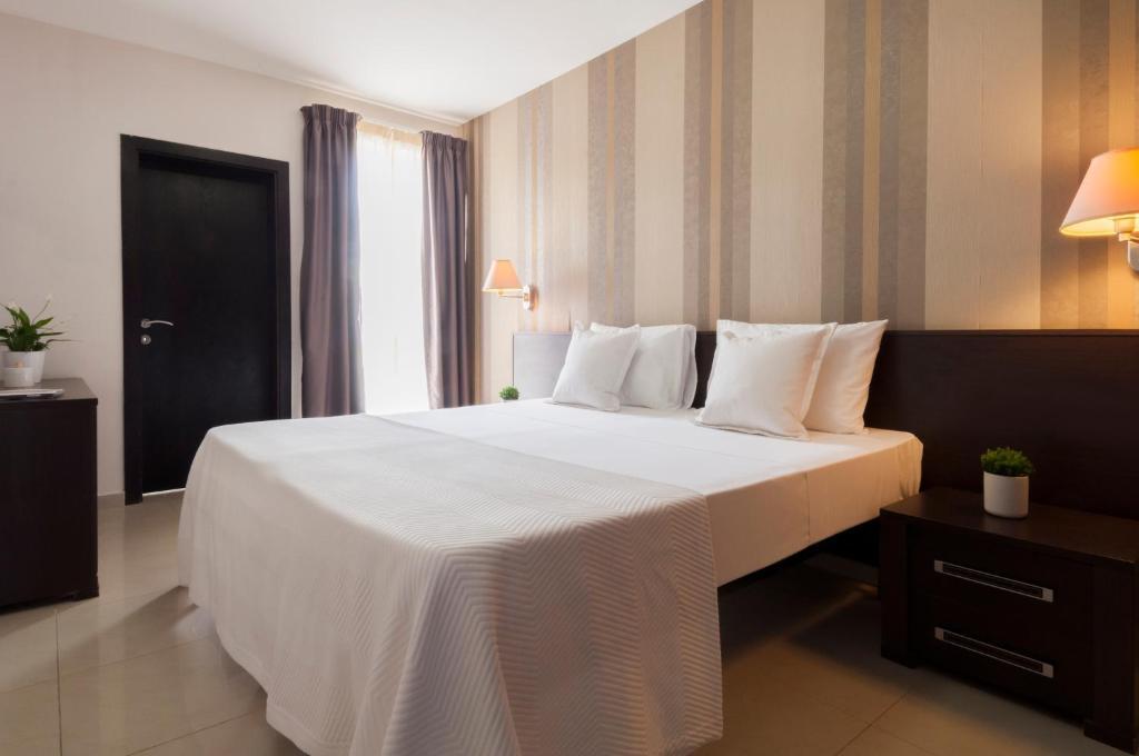 BluBay Apartments By ST Hotels