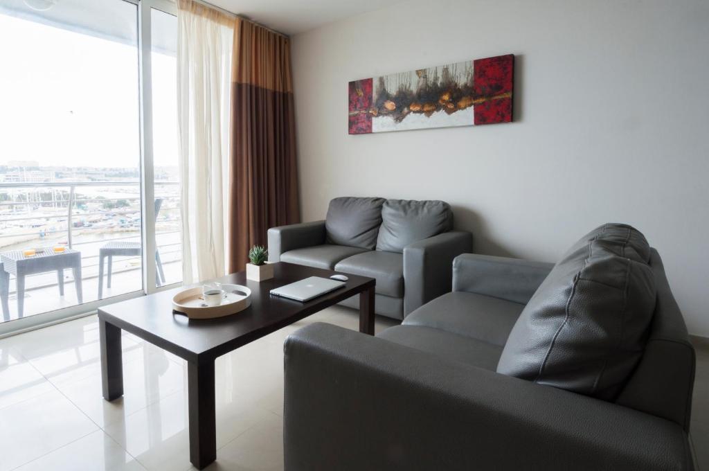 BluBay Apartments By ST Hotels