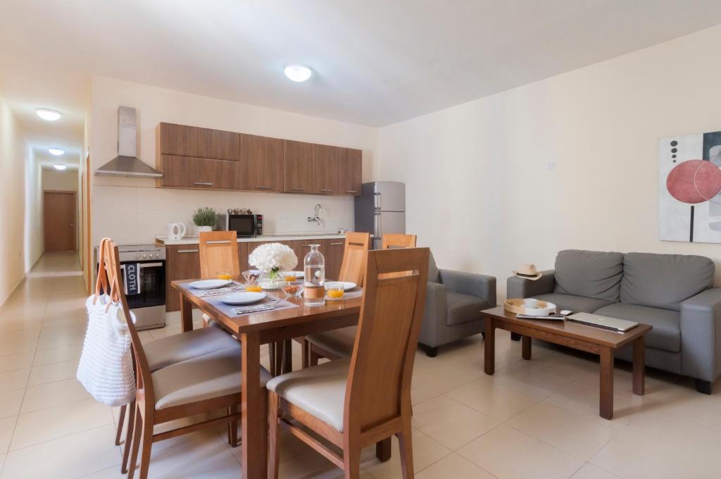 BluBay Apartments By ST Hotels