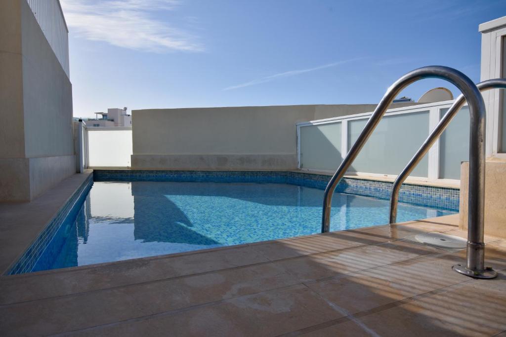 BluBay Apartments By ST Hotels
