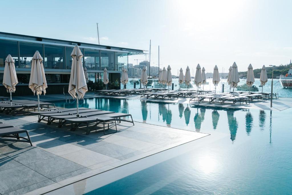 BluBay Apartments By ST Hotels